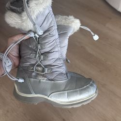 Girls Snow Boots Size 2