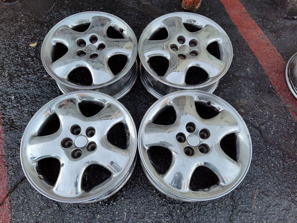 Pt cruiser 16 inch chrome wheels. 5x100mm, fits other Mopar cars