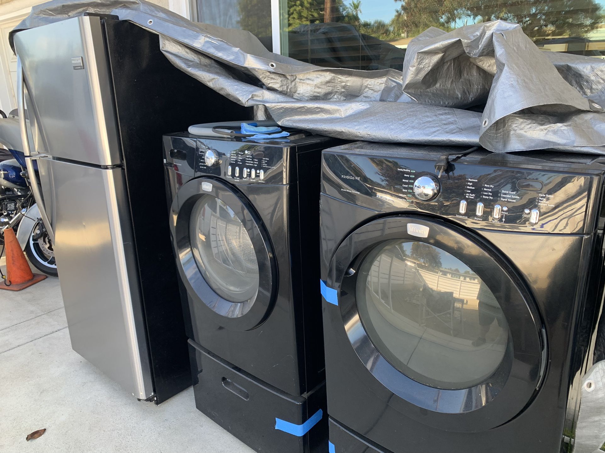Frigidaire Affinity washer and dryer with pedestals