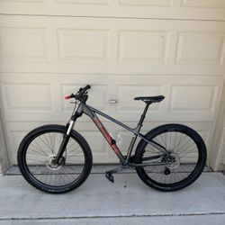 Trek Roscoe 6 29” With Dropper Post 