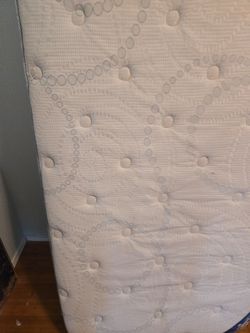Serta Twin Mattress – Excellent Condition (Guest Room Bed)