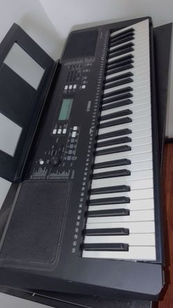Yamaha PSR - E373 61 - Key Portable Keyboard electric piano black