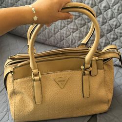 Cartera GUESS original en excelente estado – elegante y espaciosa