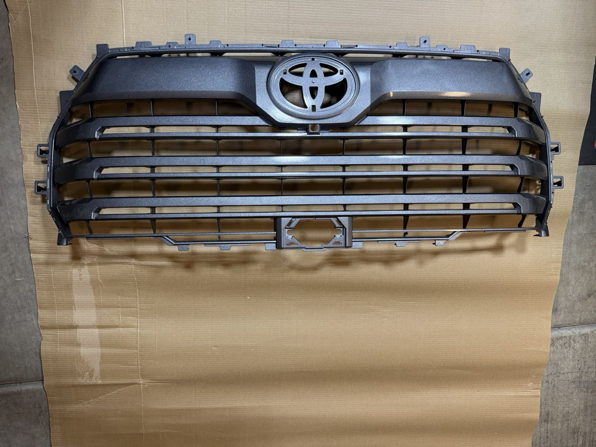 Toyota Tundra 2022-2025 Front Upper Grille Mesh Genuine OEM 53101-0C110 Excellent Condition