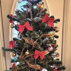 Christmas Tree 3 foot tall Decorated with Lights Balls Ribbons Bows Beads and comes with stand