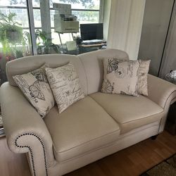 Elegant Cream Loveseat with Nailhead Trim – Excellent Condition (65”)