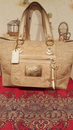 COACH PERFORATED OFF WHITE/CREAM PATENT LEATHER SHOULDER HANDBAG PURSE.