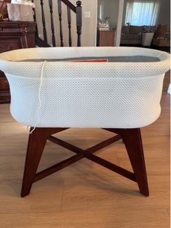 TruBliss® Evi Smart Bassinet White w/Espresso Legs