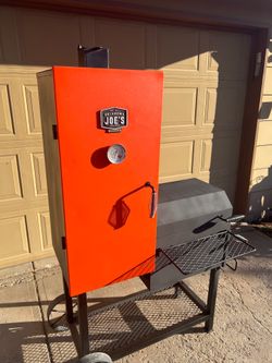 🔥 Oklahoma Joe’s Bandera Vertical Offset Smoker – Excellent Condition – Orange Lid 🔥
