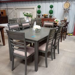 Kitchen Tables / Dining Room Sets 