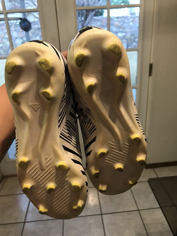 Sz 2 Barcelona Messi Shoes No Laces for Sale in Arlington Heights, IL -  OfferUp