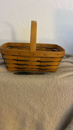 LONGABERGER Medium Basket