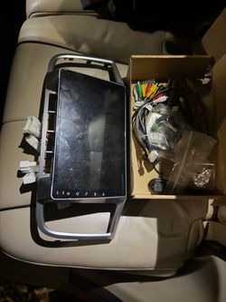 Venza trunk lip and tv