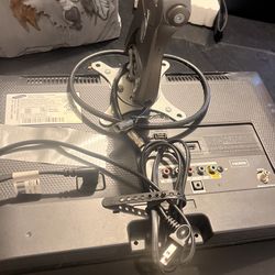 small tv/ monitor w mounting bracket 