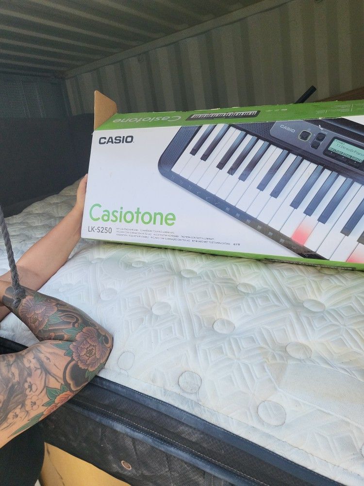 Casiotone Keyboard 