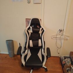 Gaming/Racing Chair For A Low Price !