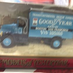 This is a models of yesterday years. 1930 Mac AC.