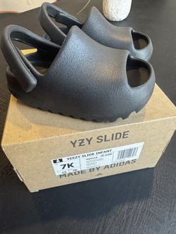 Yeezy Slides Side 7 