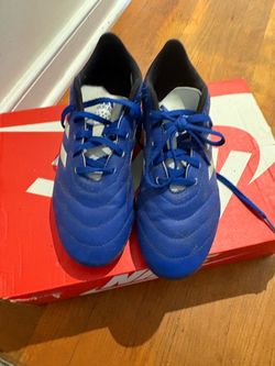 Soccer shoes-kids size 5.5