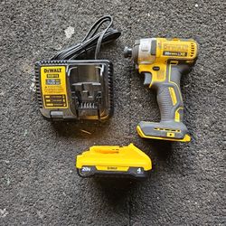 DEWALT 20V MAX XR Brushless Impact +4 Ah Battery +charger