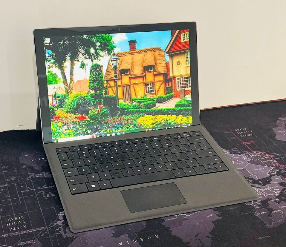 Microsoft Surface Pro 5 i5-7300 8GB//256GB SSD Windows 10 Pro Fully Functional Laotop//Tablet