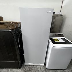 NEW UPRIGHT FREEZER