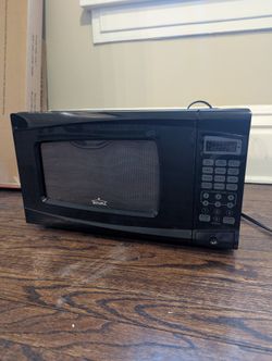 Rival Countertop Microwave – Works Great (Black)