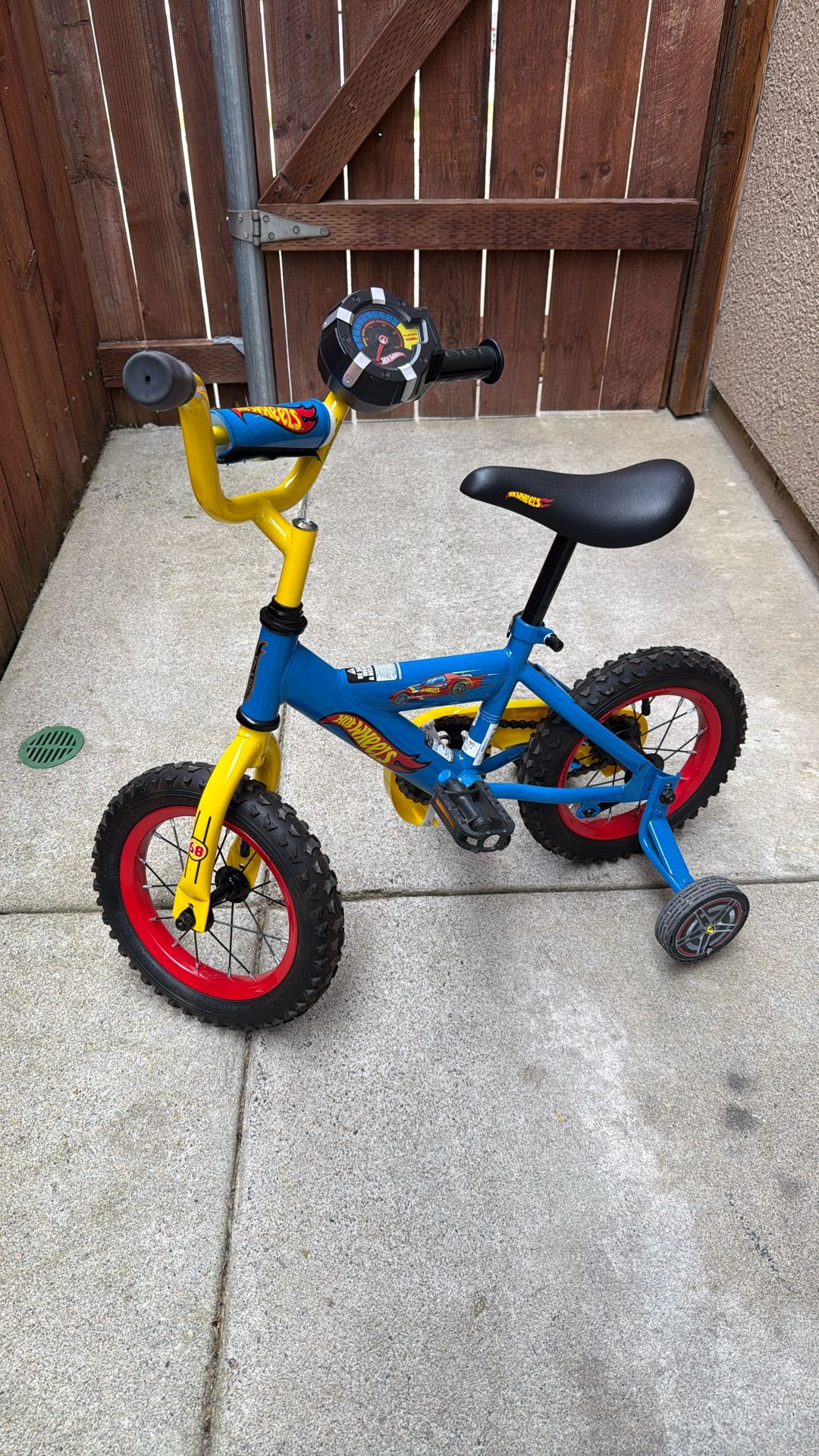 Hotweels 12in Kids Bike