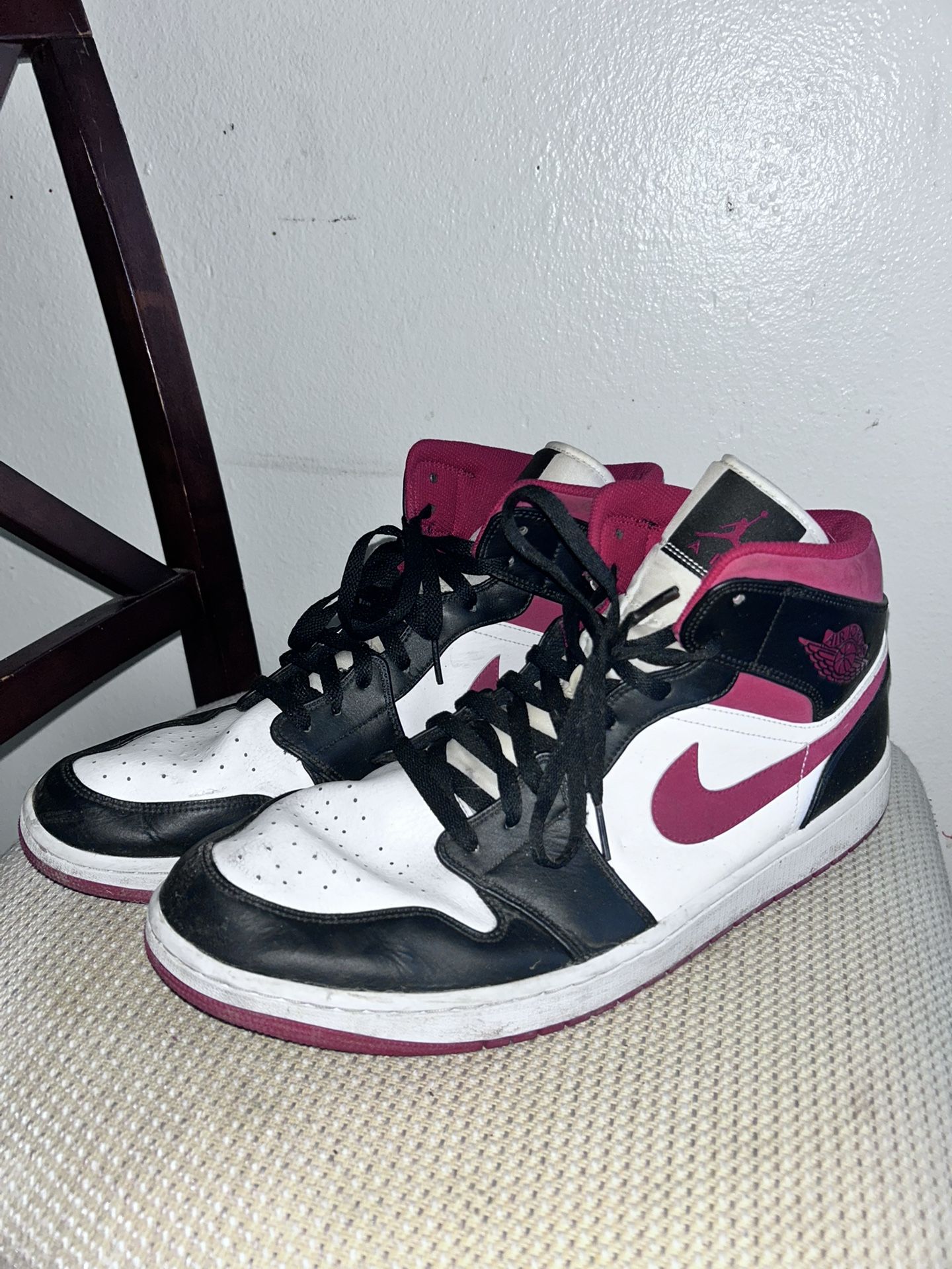 Jordan 1 Mid Gym Red, Black, White