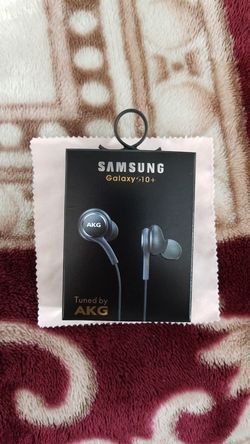 Brand new in box s10 plus galaxy earphones