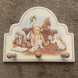 Cherished teddies wall plaque with 3 hooks