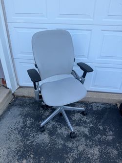 Steelcase V2 Leap chair