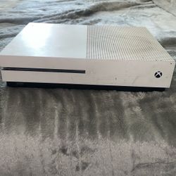  Xbox one, with 7 controllers 