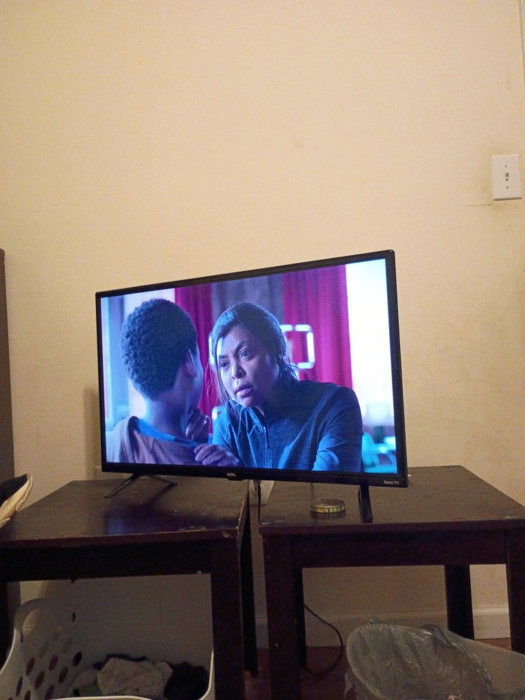 30 Inch Roku TV With Remote 