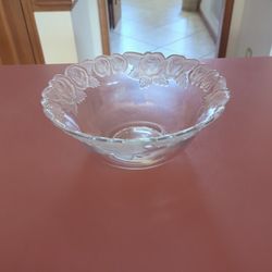 Beautiful Vintage Rose Etched Bowl