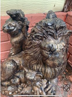 Lion With Cub Outdoor Sculpture  (Heavy)
