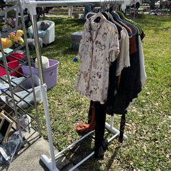 Height And Width Adjustable Clothing Rack