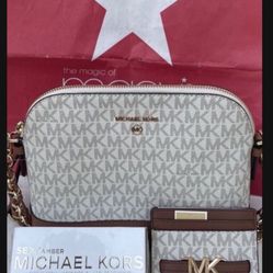 Michael Kors Set NWT pick up location in the city of Pico Rivera 