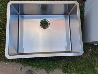 Stainless steel brand Ariel new still in the box 26x20