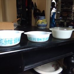 Set Of Pyrex Bowls
