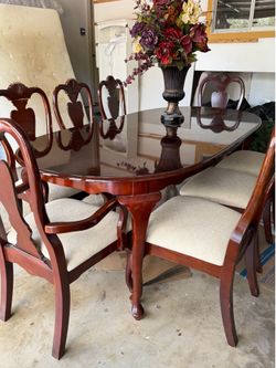 DINNING TABLE SOLID WOOD AND 8 CHAIR