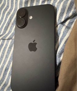 iPhone 16.
