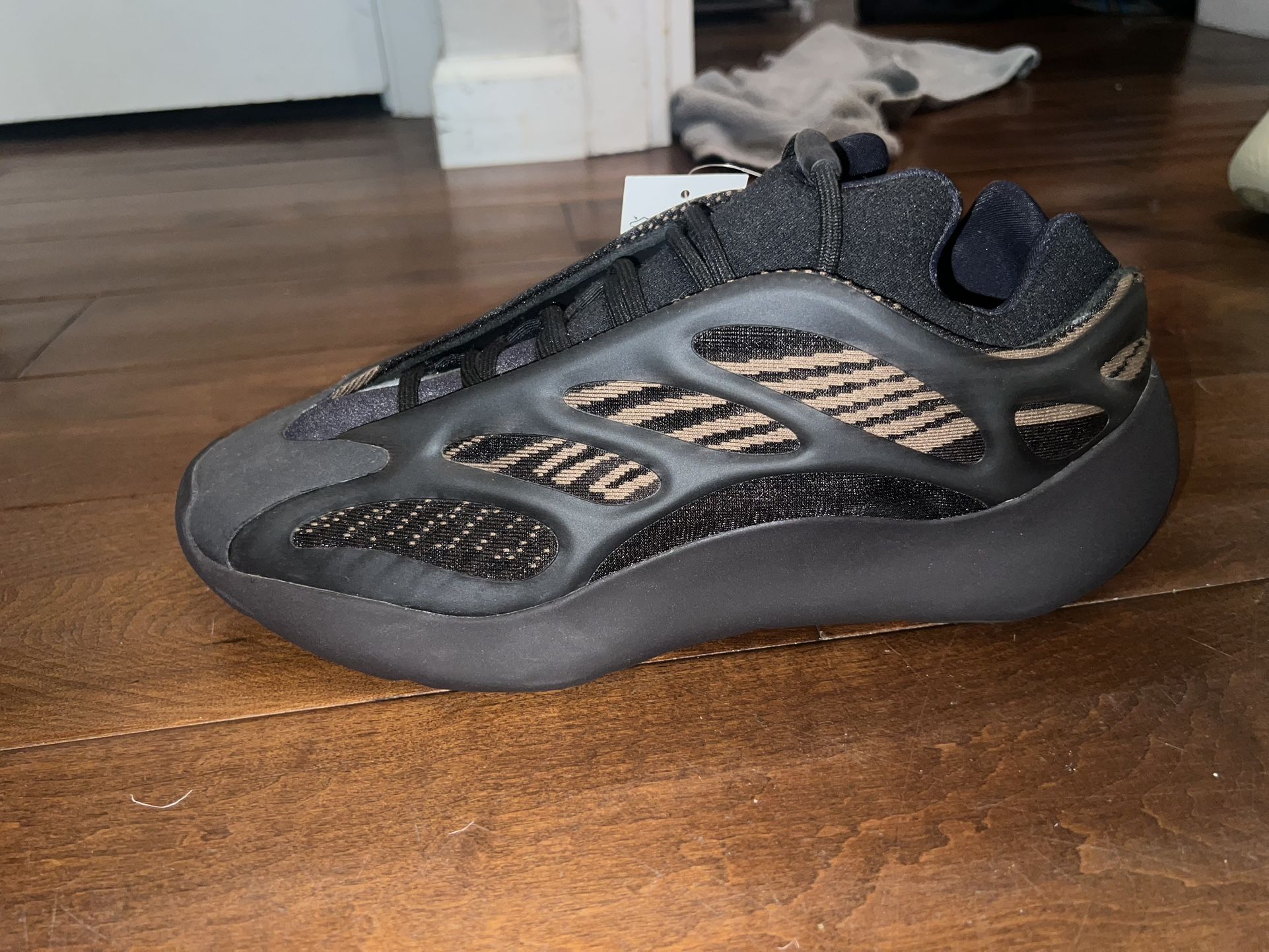 Adidas Yeezy 700 v3 Safflower Yeezy 700 v3 Clay Flower Yeezy 