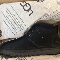 UGGS 8WOMAN NEW WITH BOX