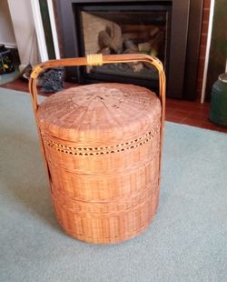 Wicker 3-tiered storage baskets with handle -Shakopee