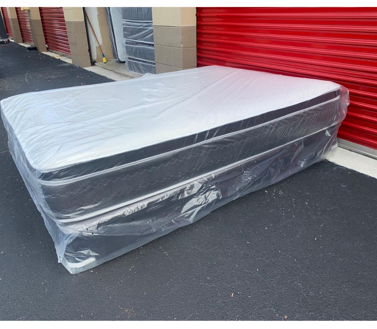 NEW Mattress Queen Size Pillowtop With Box Spring // Offer 🚚