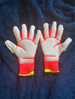 URG 10 Goalkeeper Gloves