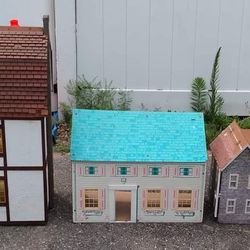 4 Antique Vintage Dollhouses For Sale (Look At All Pics To See All 4)
