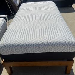 Nice Twin Bed With Good Memoryfoam Mattress