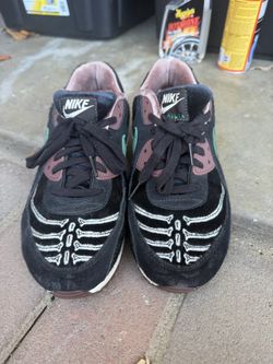 Nike Familia Black Shoes